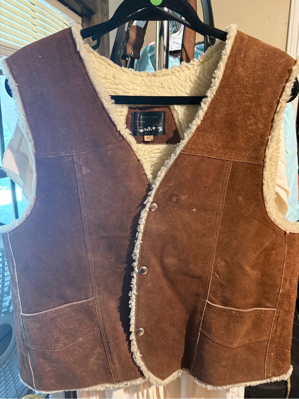 Men's Brown Leather Sherpa-Lined Vest - Classic Casual Layer